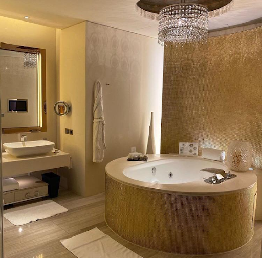 Fake mansion bathroom