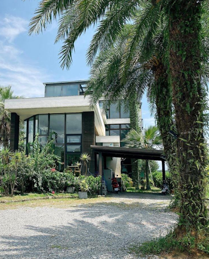 fake mansion 